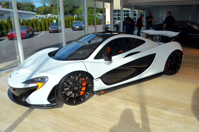 The only one I didn’t get a good picture of. A boring white, but with the cool orange Speedy Kiwi graphics on the side skirts